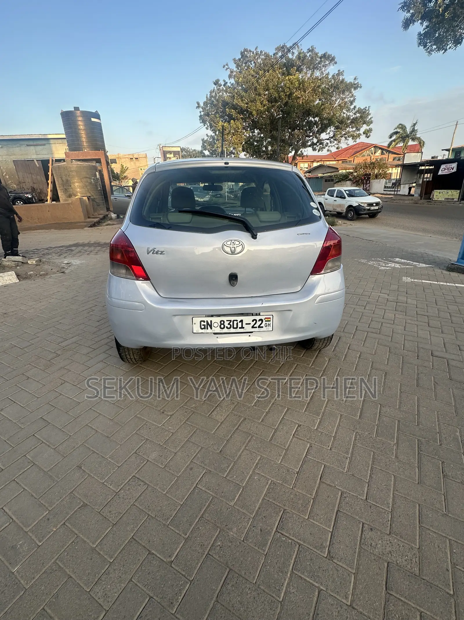 Toyota Vitz 2010 Silver