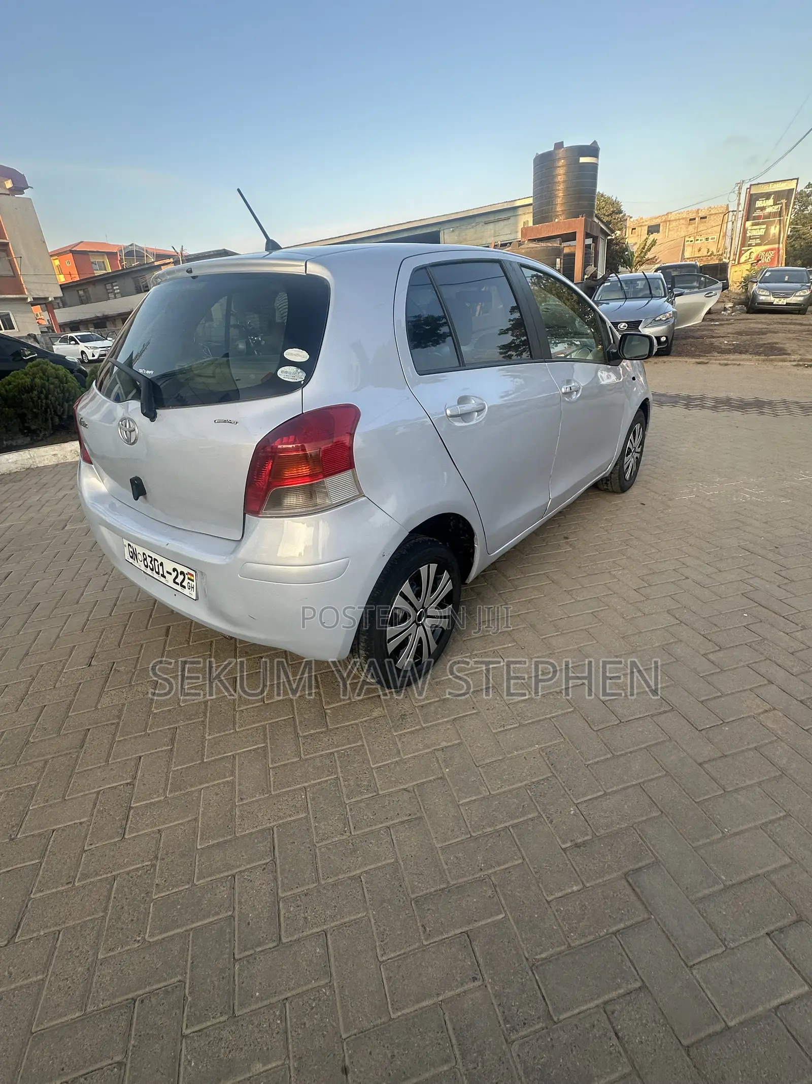 Toyota Vitz 2010 Silver