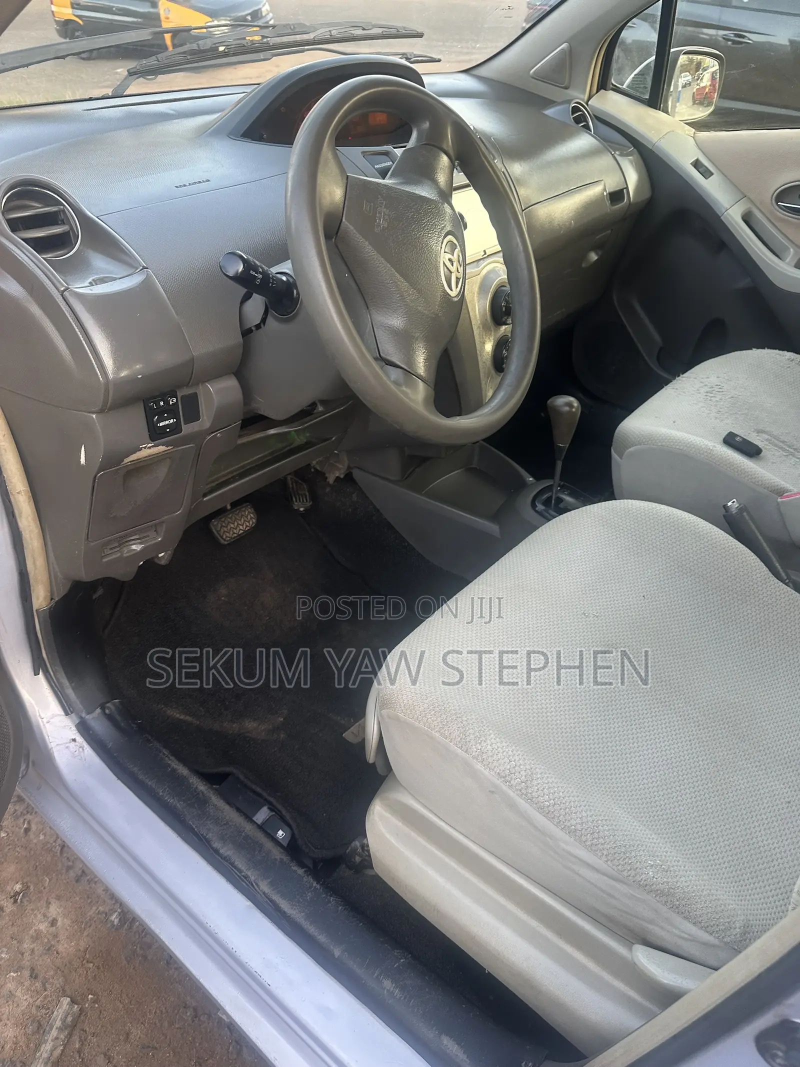Toyota Vitz 2010 Silver