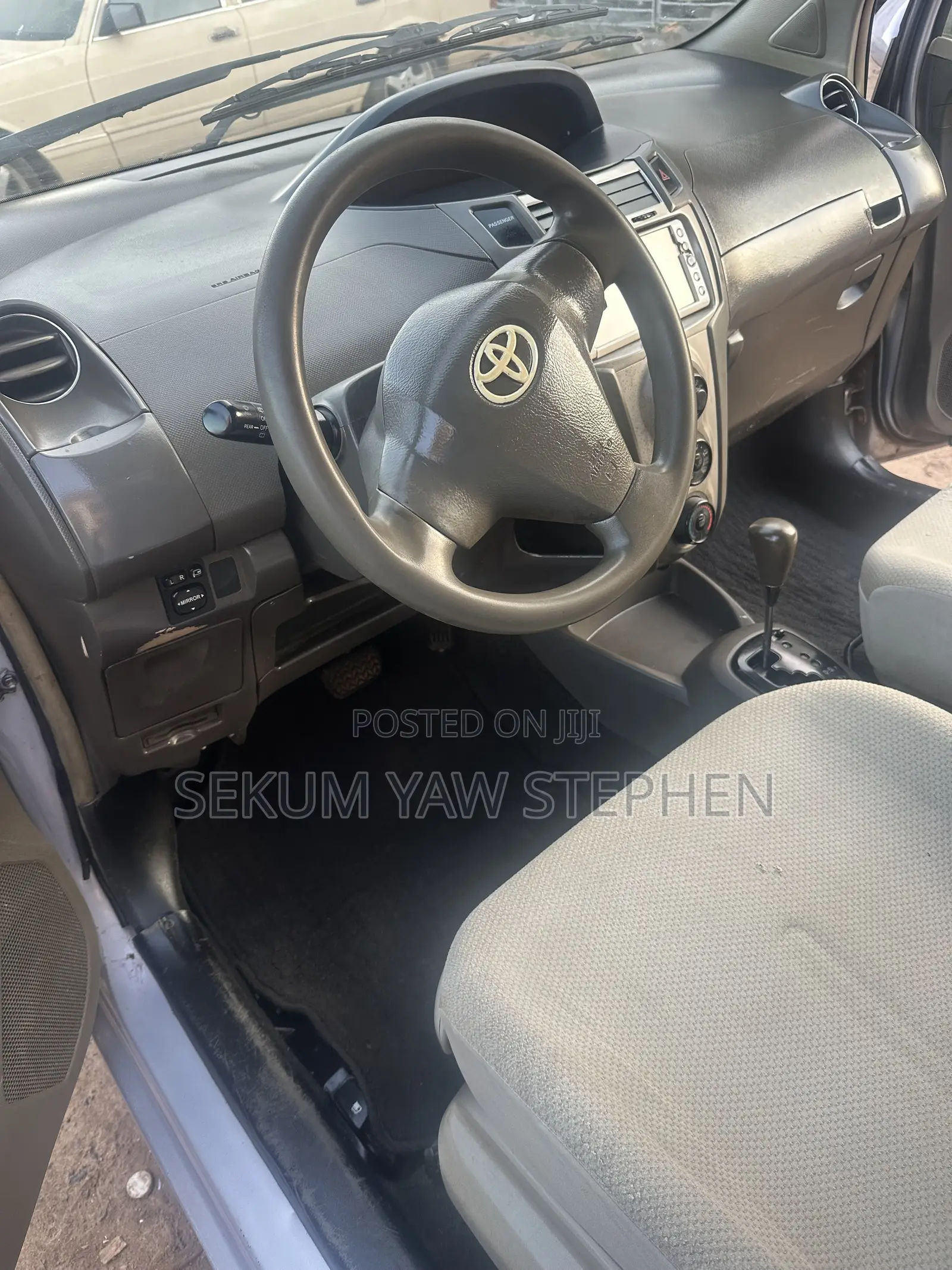 Toyota Vitz 2010 Silver
