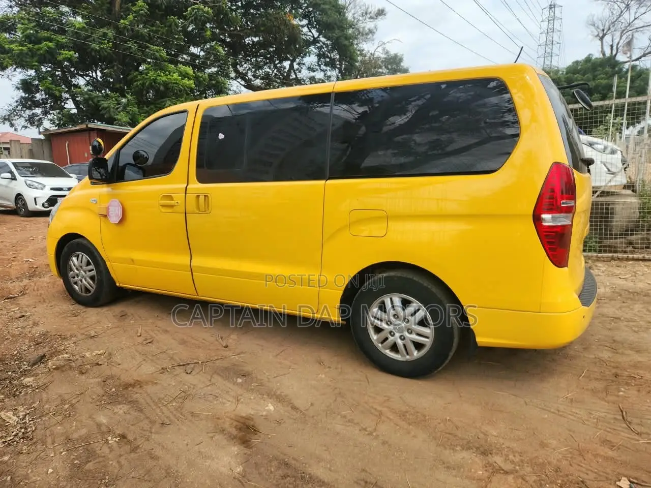Hyundai Starex 2017 Yellow