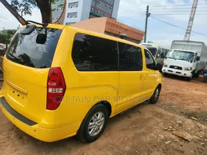 Hyundai Starex 2017 Yellow