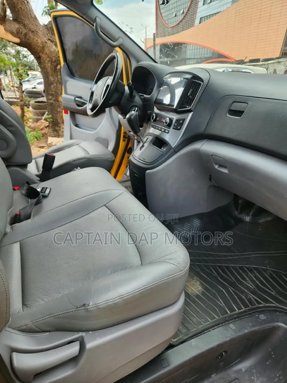 Hyundai Starex 2017 Yellow