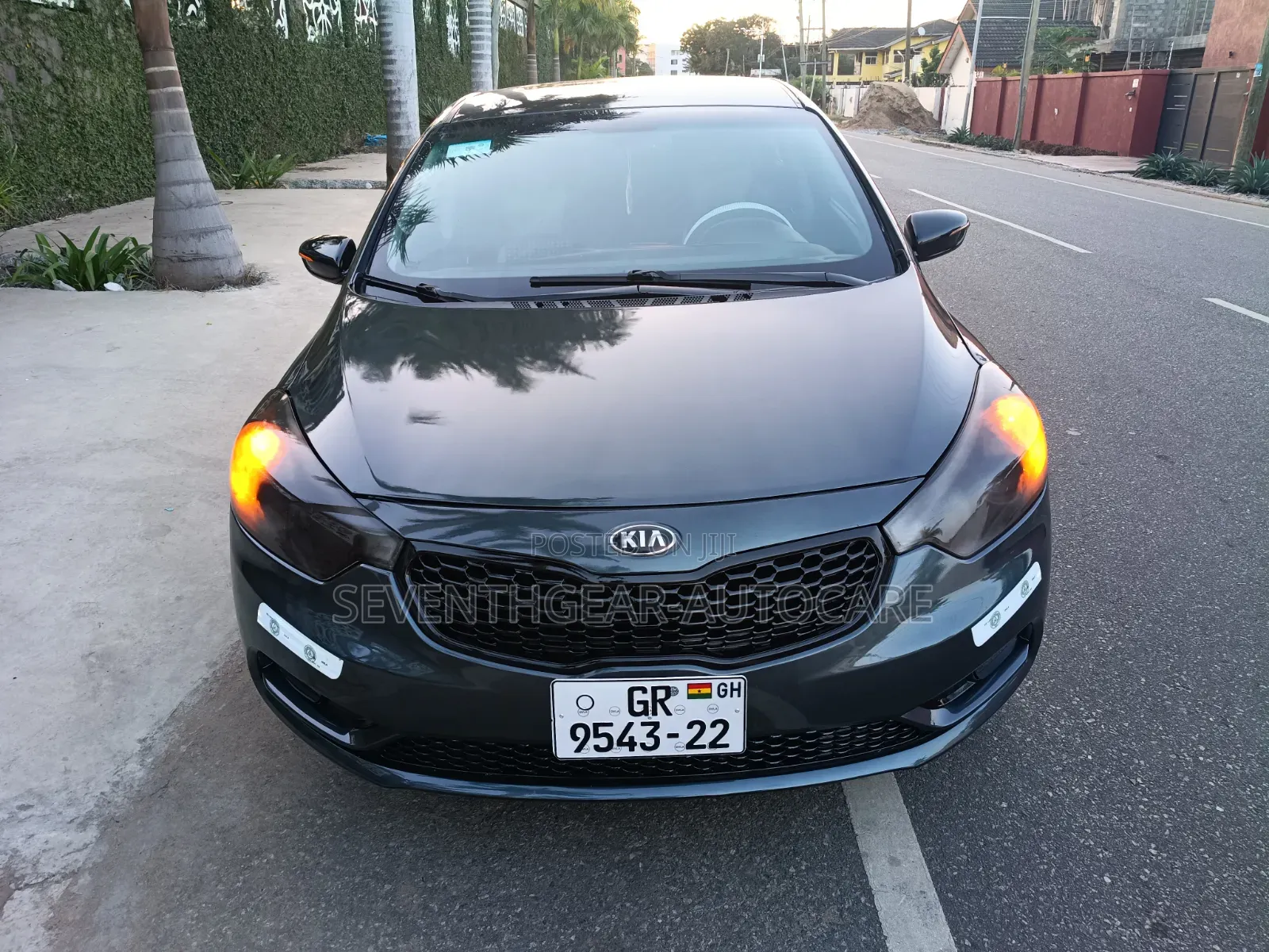 Hyundai Elantra Limited Sedan FWD (2.0L 4cyl 6A) 2017 Gray