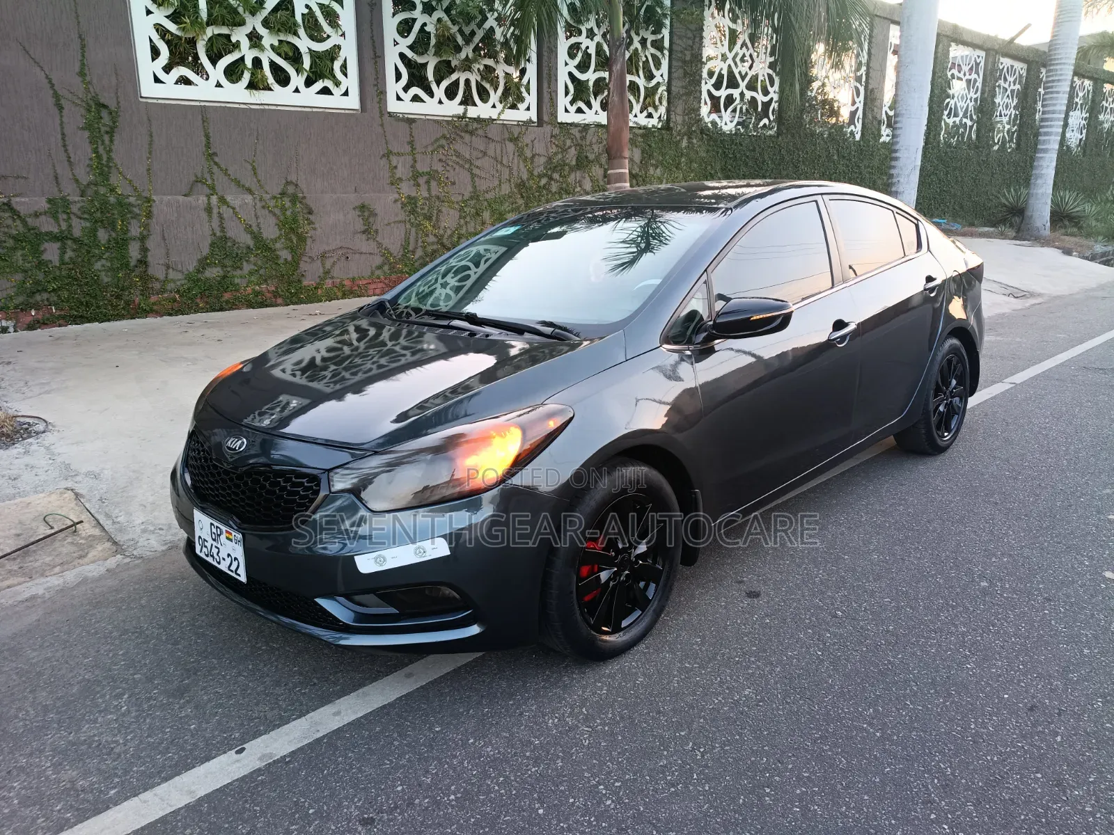 Hyundai Elantra Limited Sedan FWD (2.0L 4cyl 6A) 2017 Gray