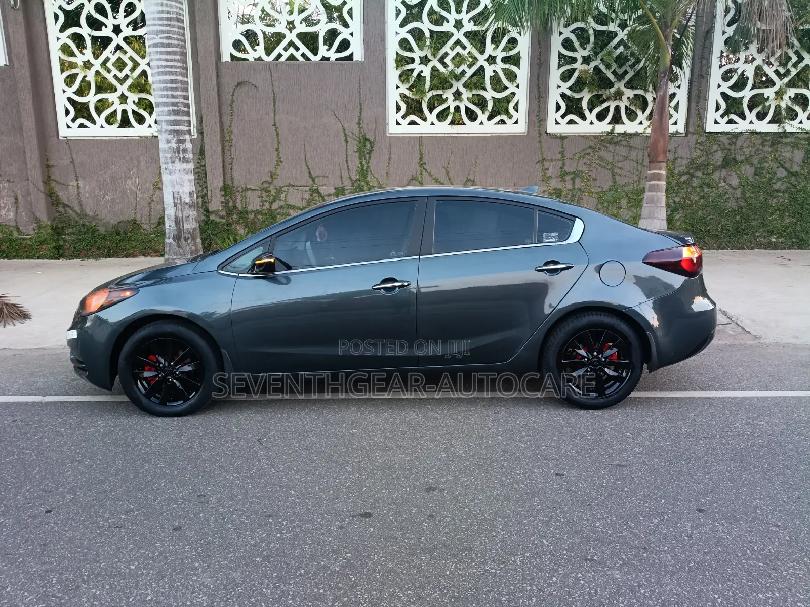 Hyundai Elantra Limited Sedan FWD (2.0L 4cyl 6A) 2017 Gray