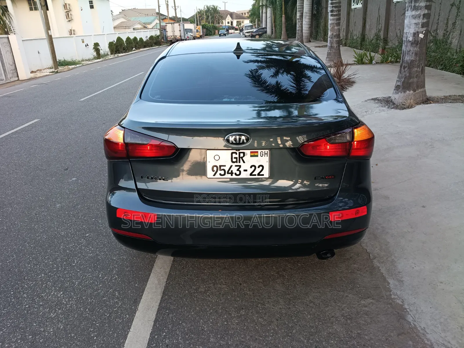 Hyundai Elantra Limited Sedan FWD (2.0L 4cyl 6A) 2017 Gray