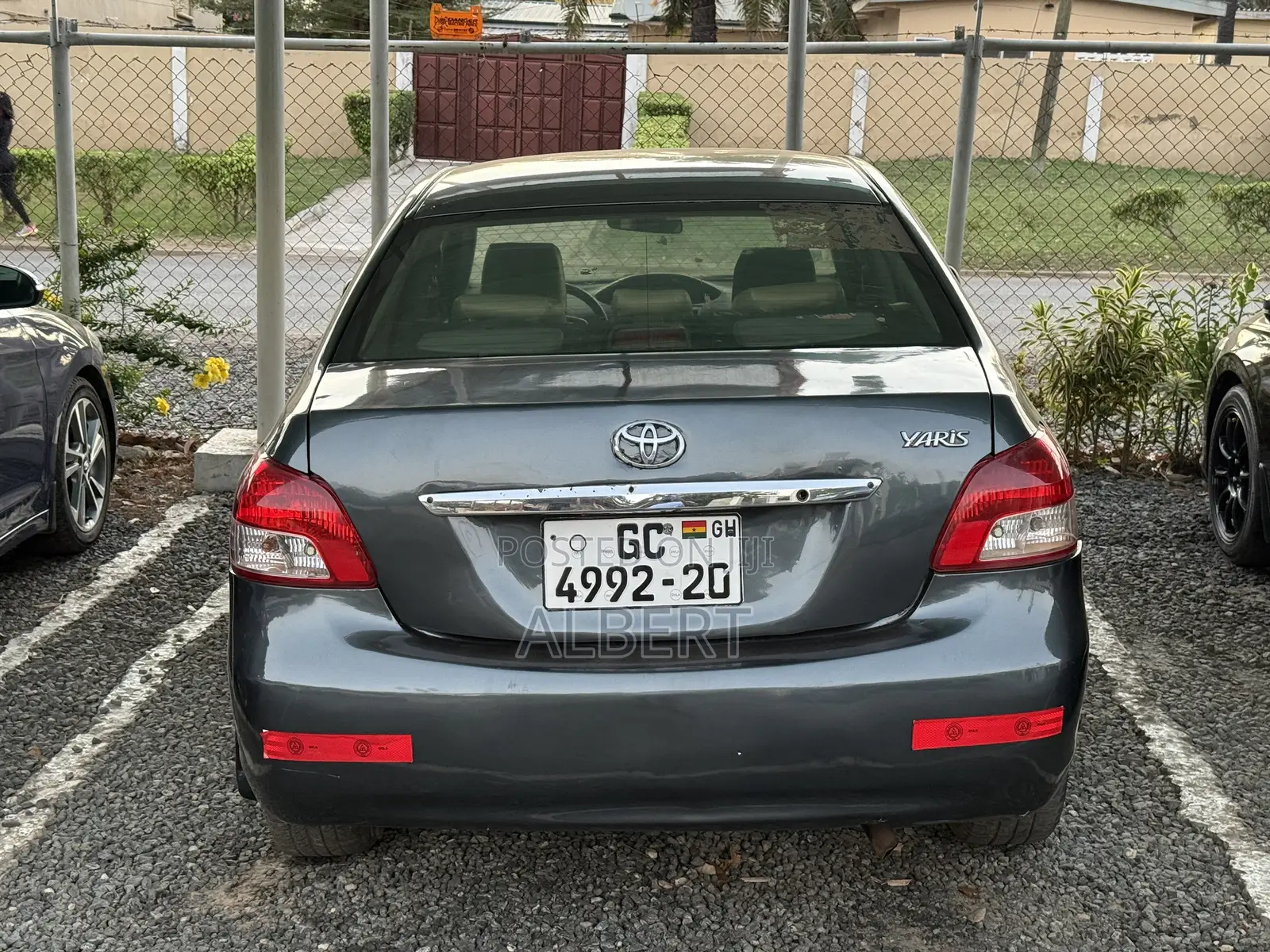 Toyota Yaris Base Sedan 4dr 2010 Gray