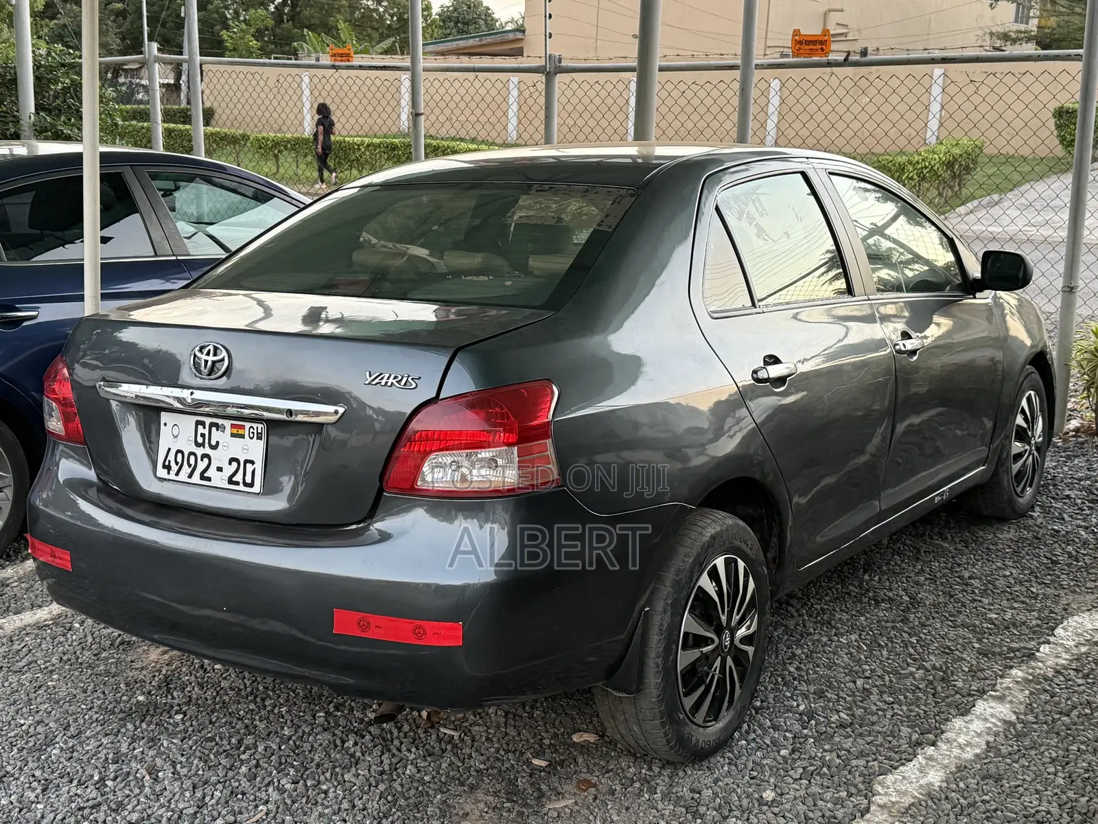 Toyota Yaris Base Sedan 4dr 2010 Gray