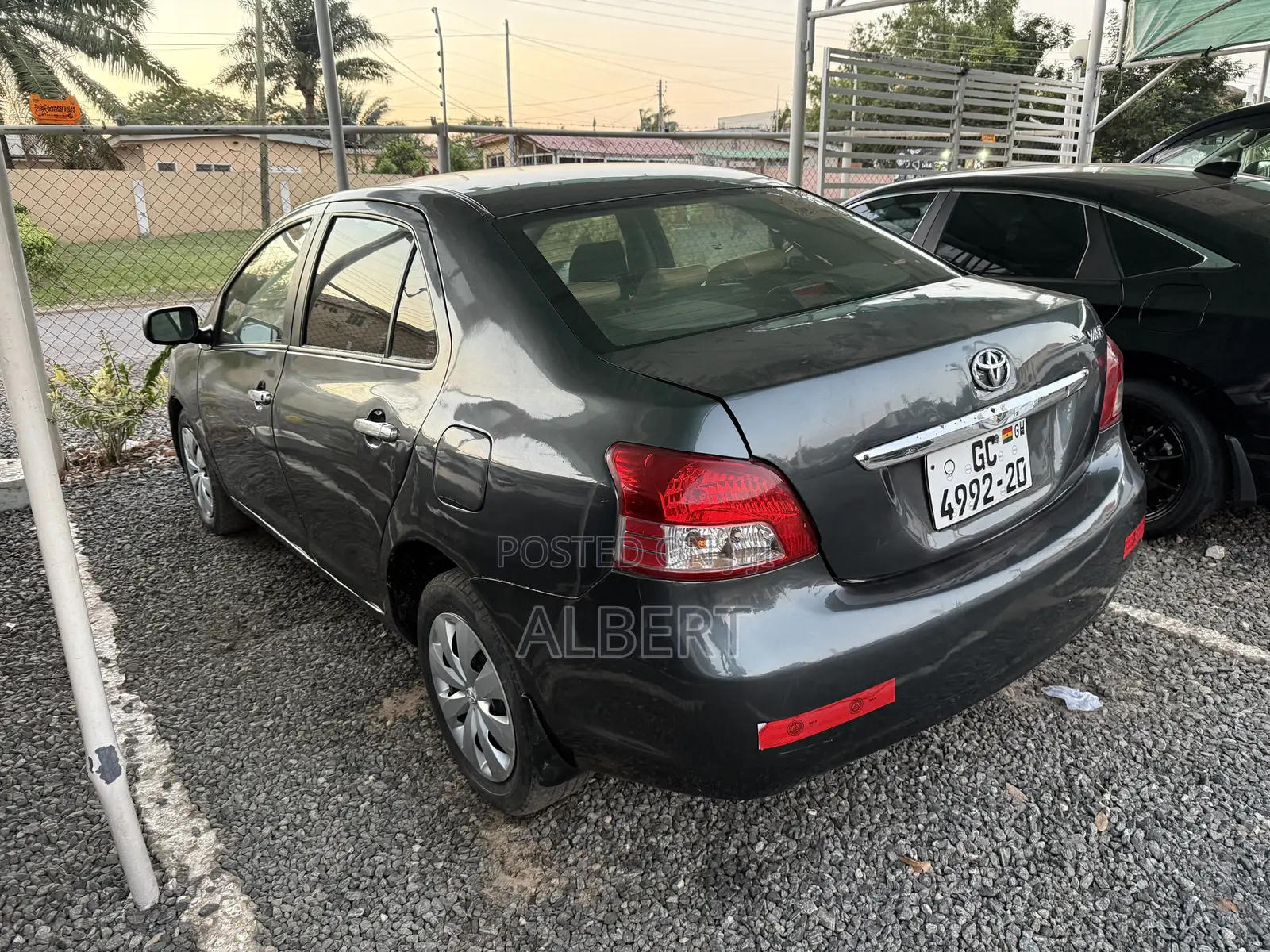 Toyota Yaris Base Sedan 4dr 2010 Gray