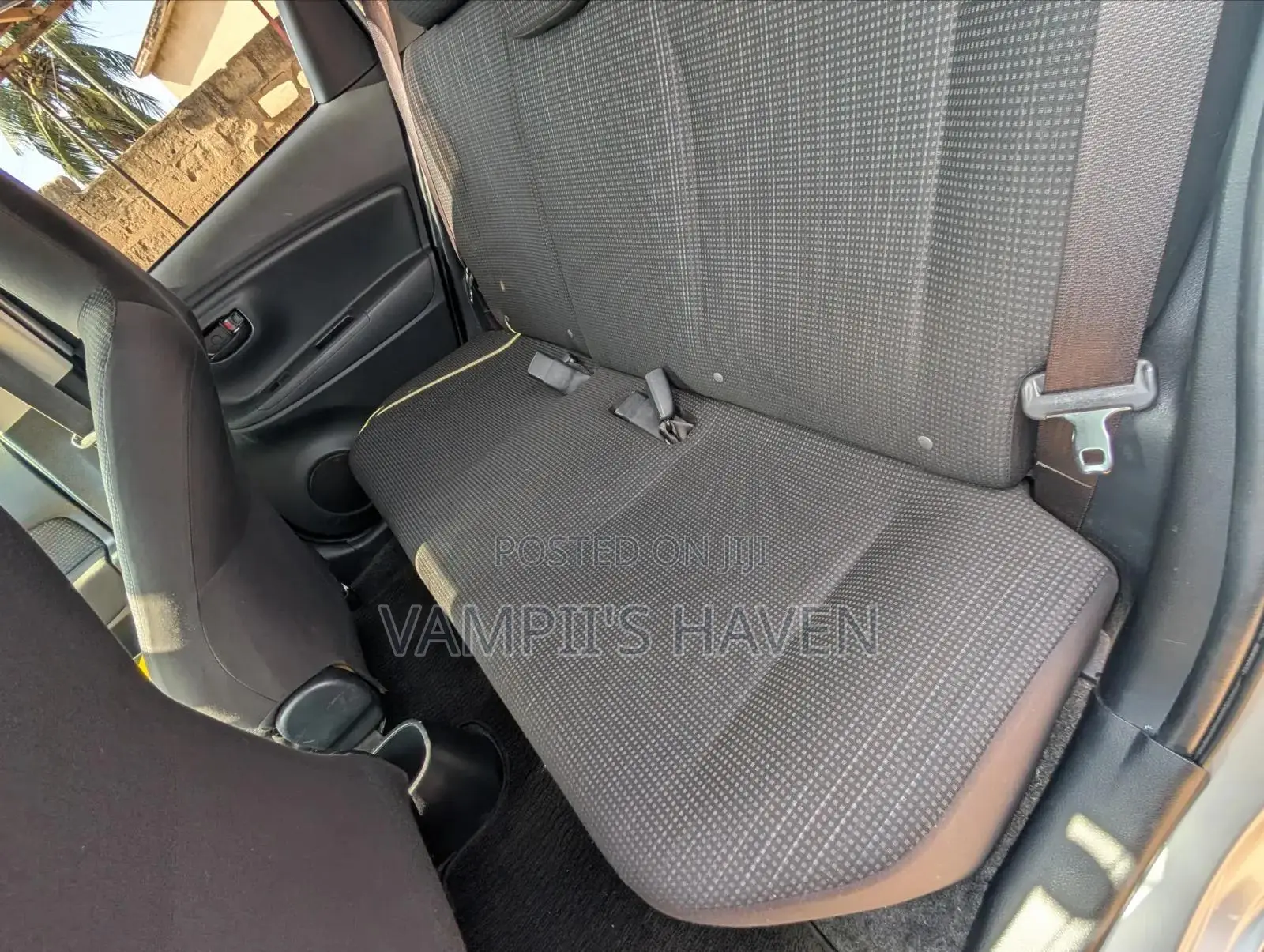 Toyota Vitz 2018 Silver