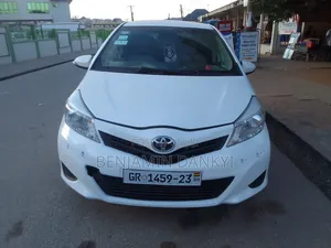 Toyota Vitz 2012 White