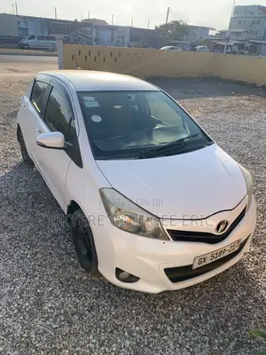Toyota Vitz 1.3 AWD 3dr 2010 Off white