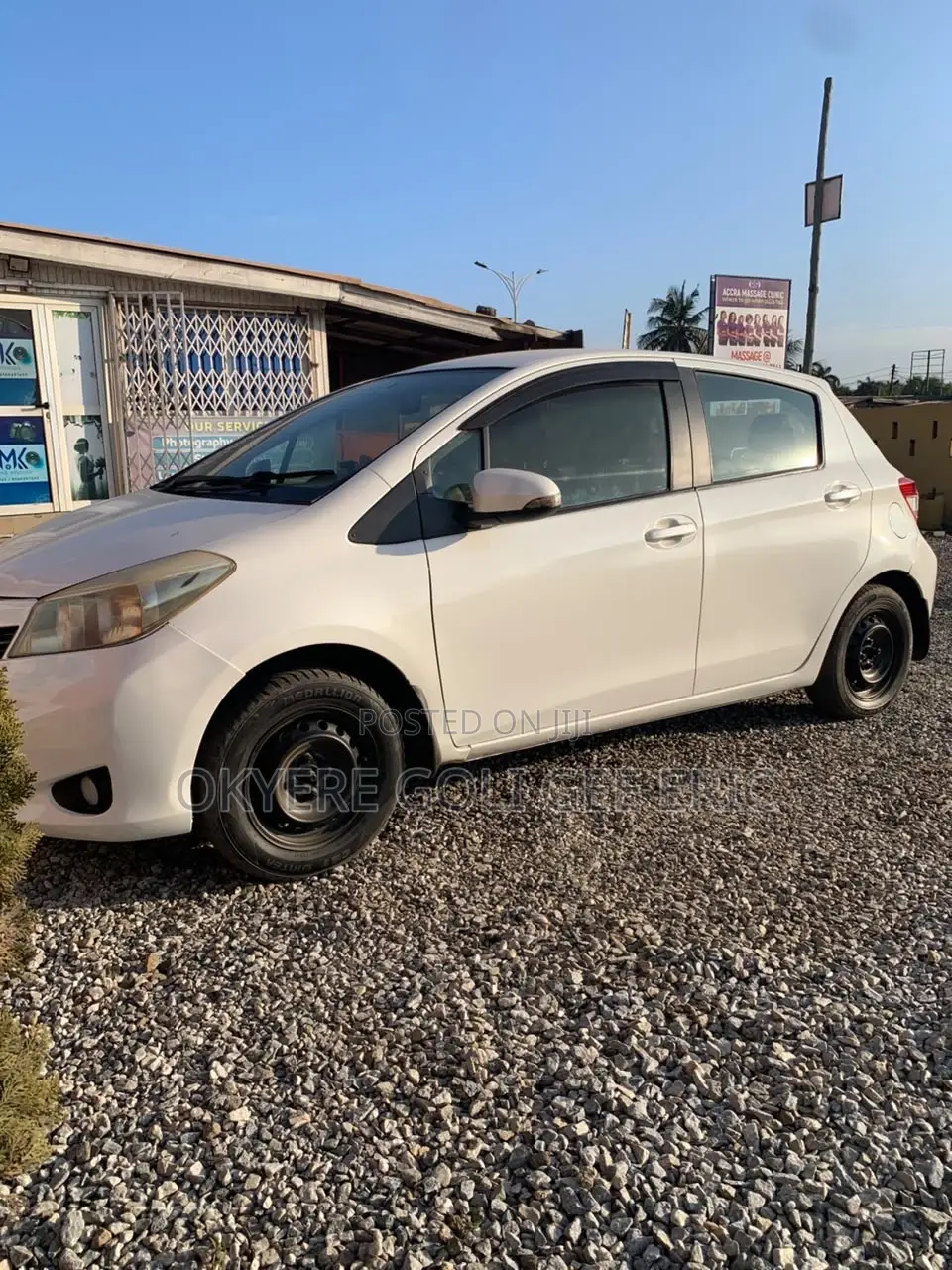 Toyota Vitz 1.3 AWD 3dr 2010 Off white