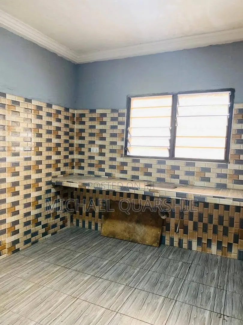 2bdrm Shared Apartment in Amasaman Sarpeiman, Pokuase for rent