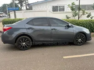 Toyota Corolla SE 4dr Sedan (1.8L 4cyl CVT) 2017