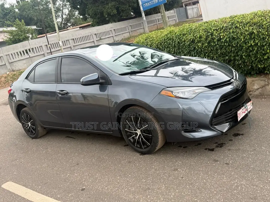 Toyota Corolla SE 4dr Sedan (1.8L 4cyl CVT) 2017