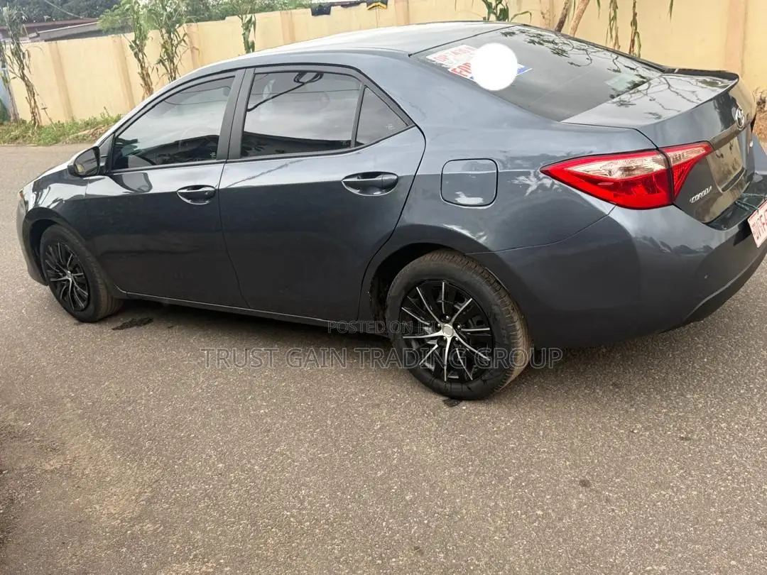 Toyota Corolla SE 4dr Sedan (1.8L 4cyl CVT) 2017