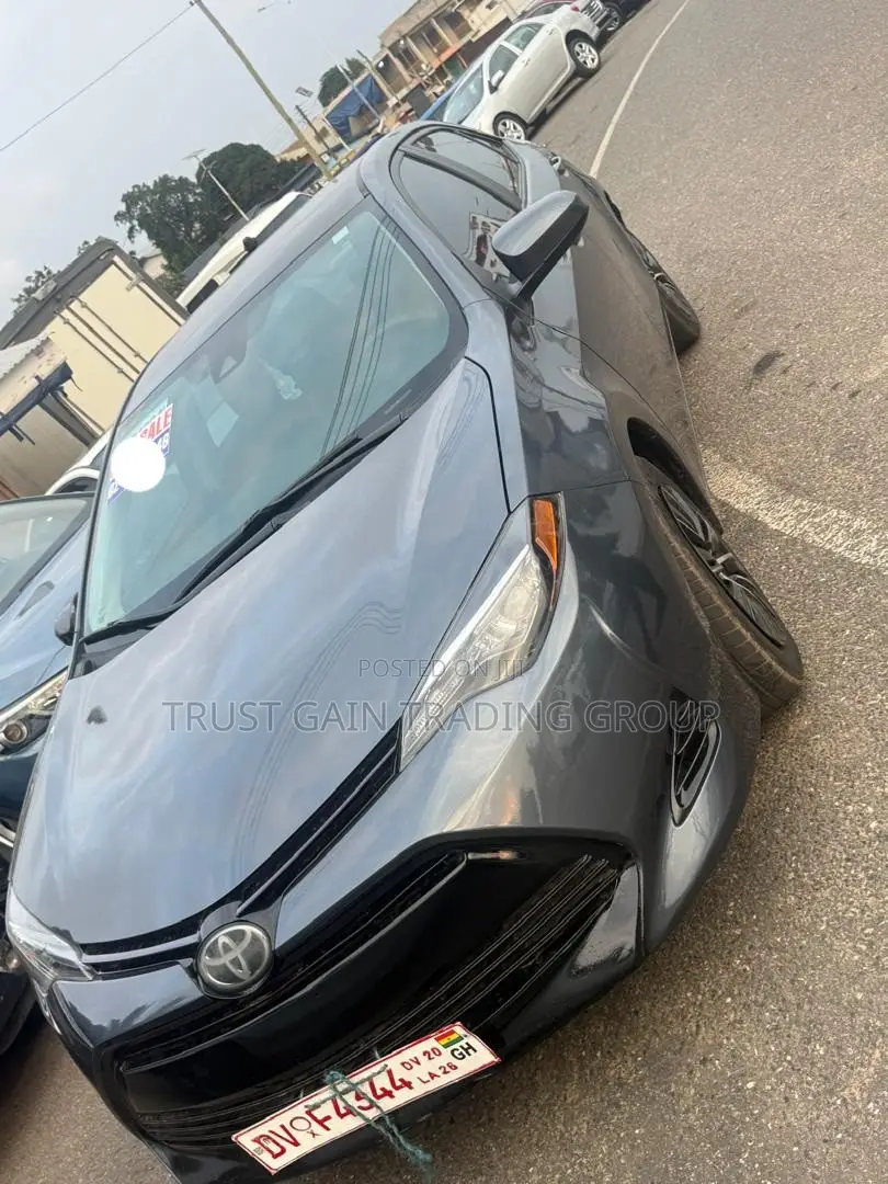 Toyota Corolla SE 4dr Sedan (1.8L 4cyl CVT) 2017
