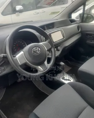 Toyota Vitz 2013 Silver