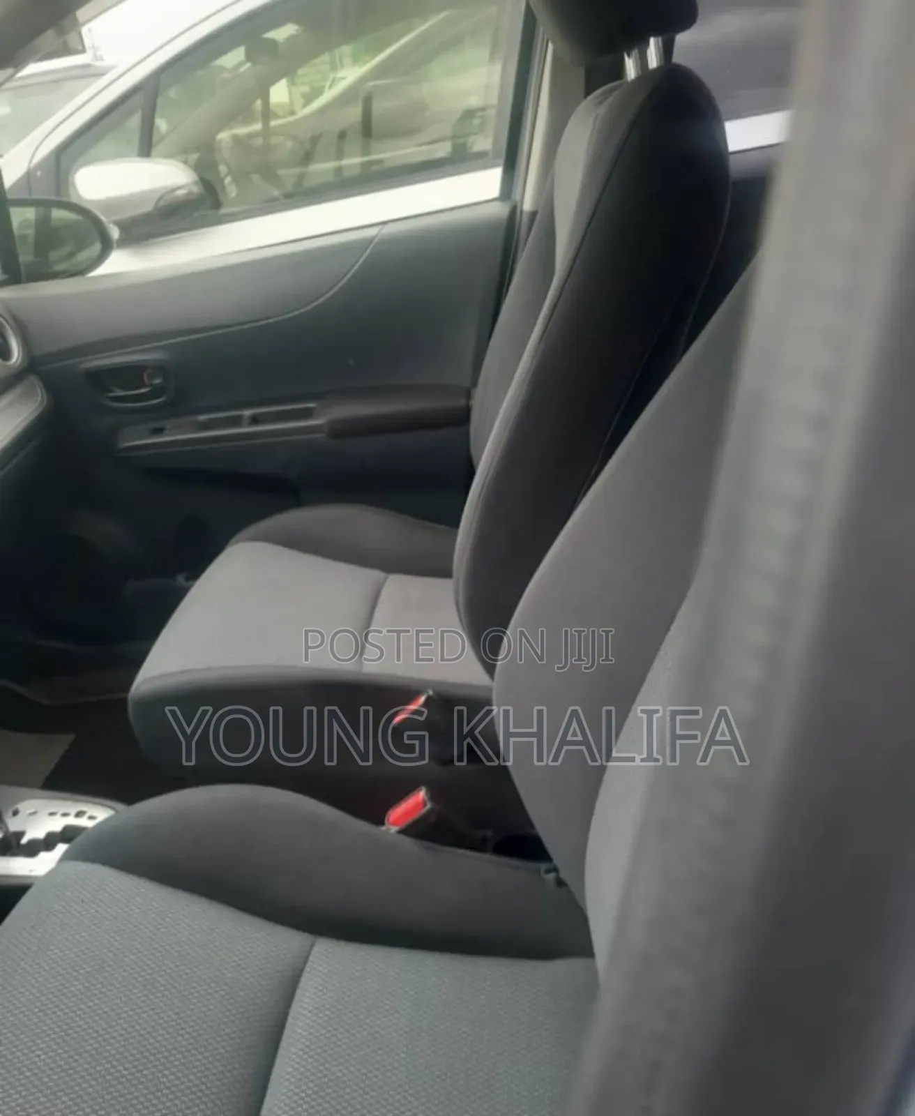 Toyota Vitz 2013 Silver