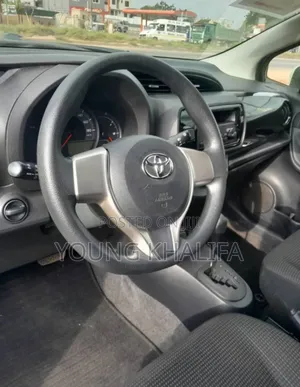 Toyota Vitz 2014 White
