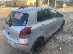 Toyota Vitz 2009 Silver