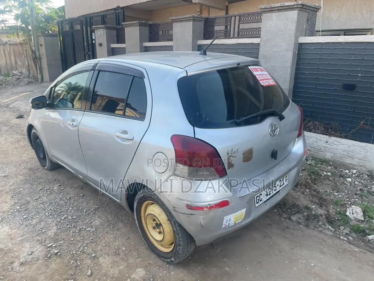 Toyota Vitz 2009 Silver