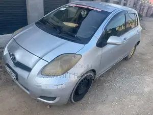 Toyota Vitz 2009 Silver
