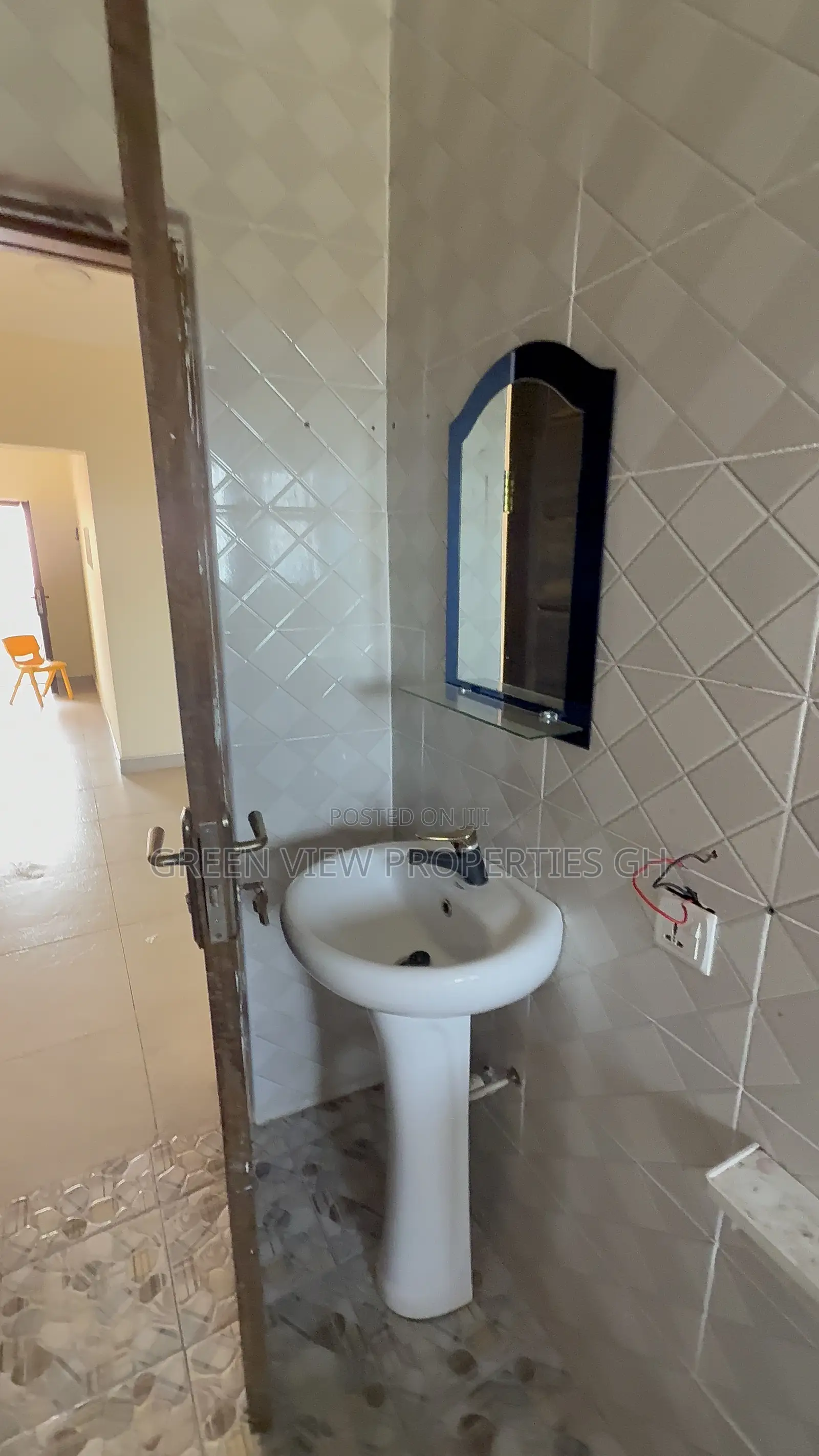 1bdrm Room & Parlour in West Hills Mall Area for rent