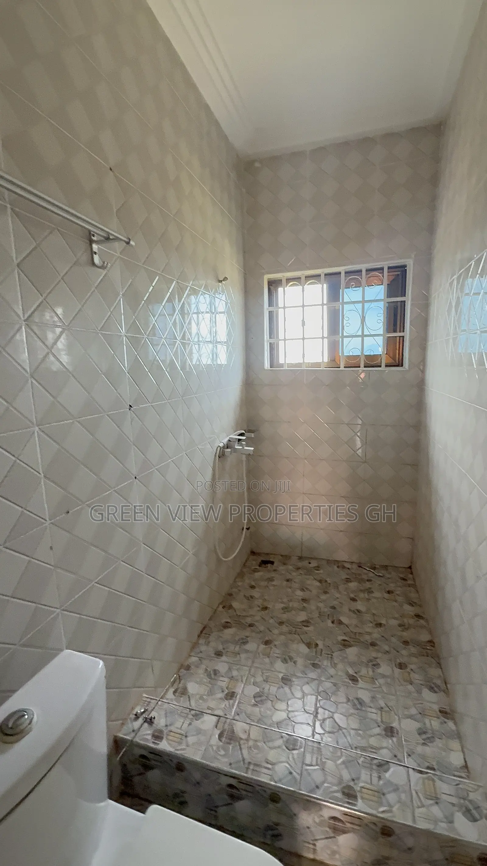 1bdrm Room & Parlour in West Hills Mall Area for rent