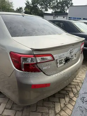 Toyota Camry XLE 4dr Sedan w/Prod. End 11/13 (3.5L 6cyl 6A) 2014 Gold