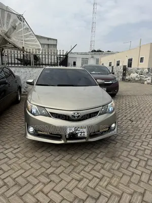 Toyota Camry XLE 4dr Sedan w/Prod. End 11/13 (3.5L 6cyl 6A) 2014 Gold