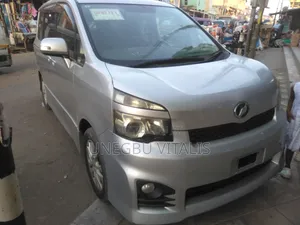 Toyota Voxy V 2WD 8-Seater 2013 Silver