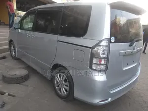 Toyota Voxy V 2WD 8-Seater 2013 Silver