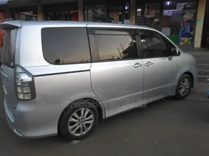 Toyota Voxy V 2WD 8-Seater 2013 Silver