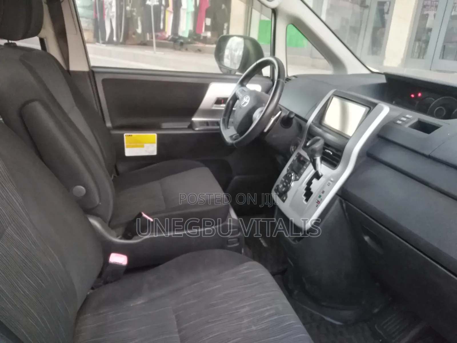 Toyota Voxy V 2WD 8-Seater 2013 Silver