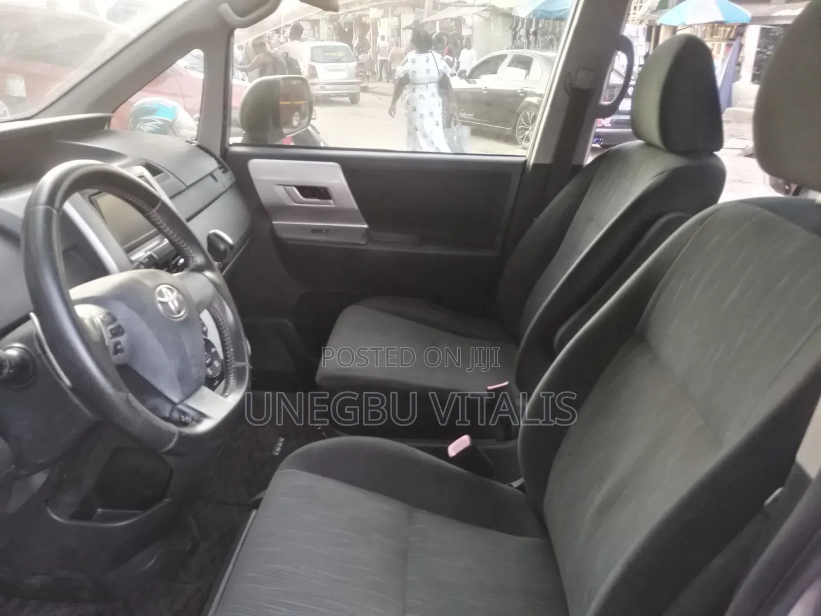 Toyota Voxy V 2WD 8-Seater 2013 Silver