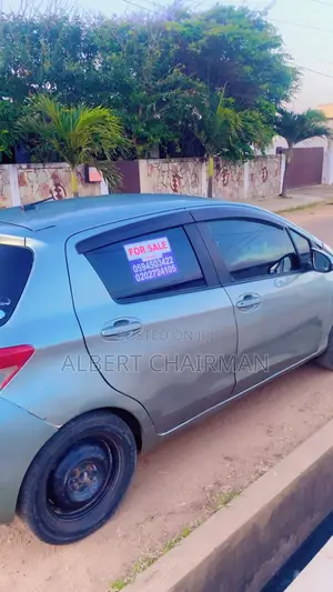Toyota Vitz 1.3 AWD 5dr 2012 Green