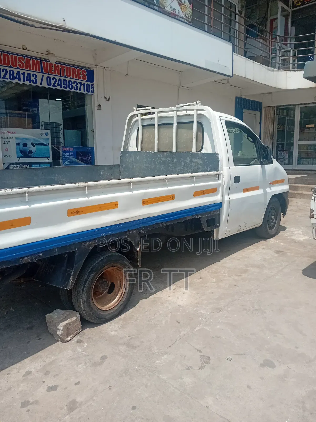 Hyundai H200 2010 White
