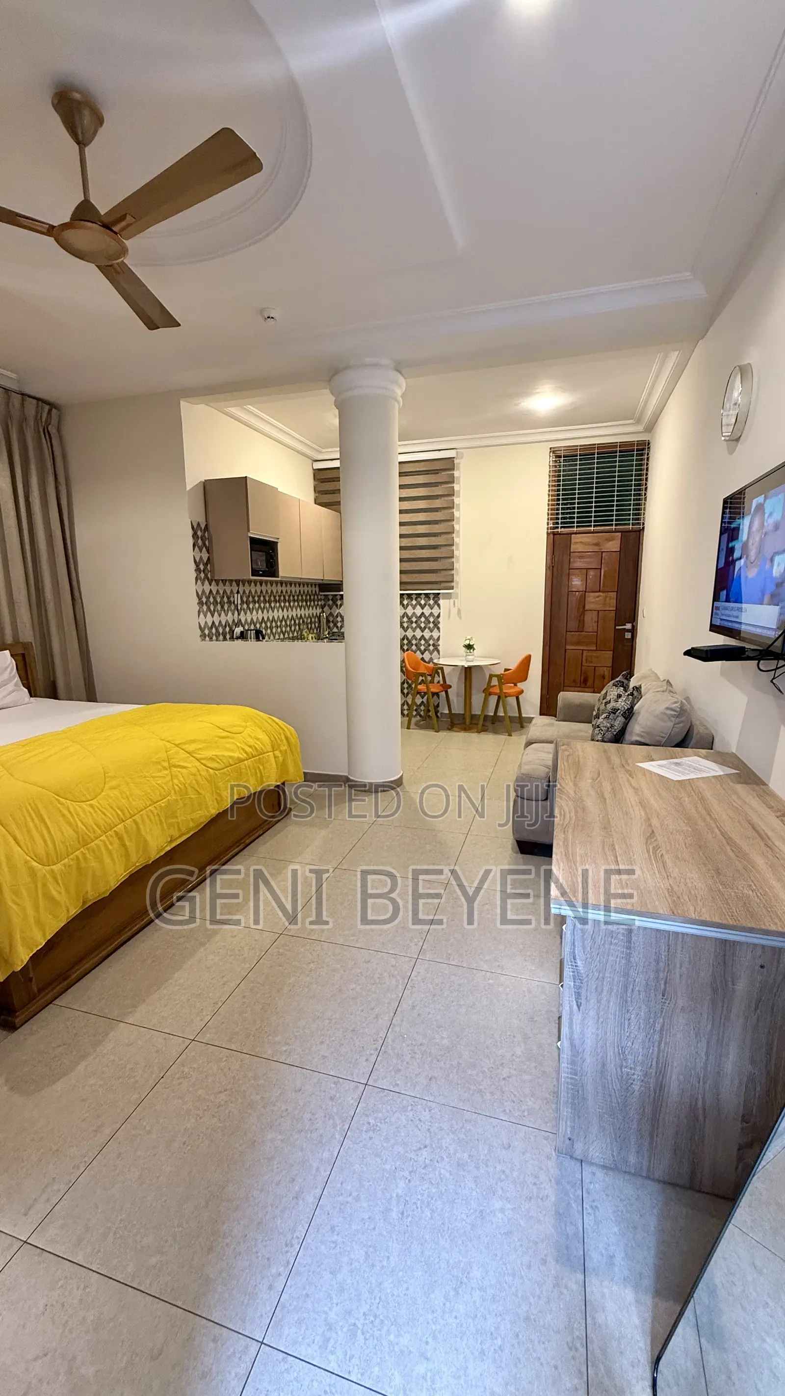 Bright Queen Room With Kitchen Balcony