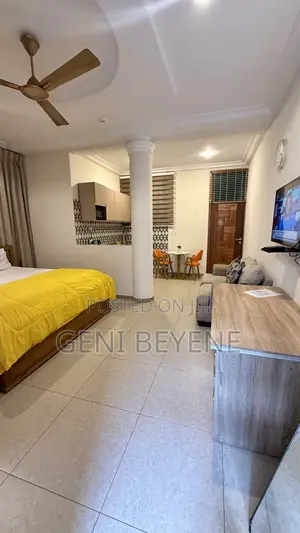 Bright Queen Room With Kitchen Balcony