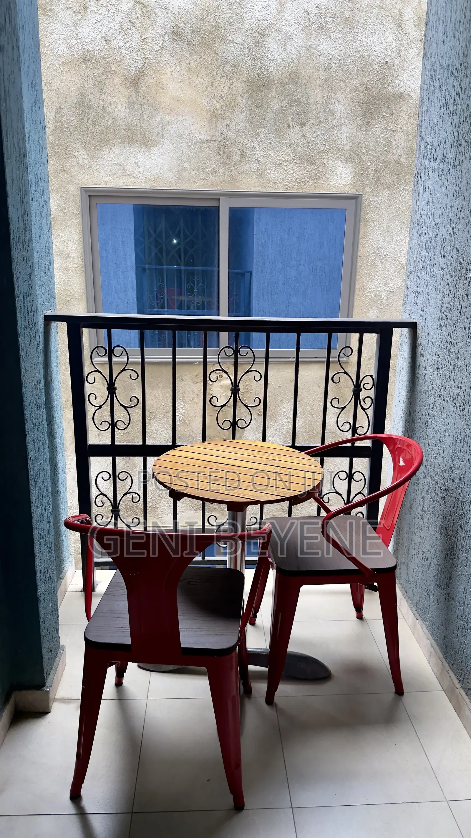 Bright Queen Room With Kitchen Balcony