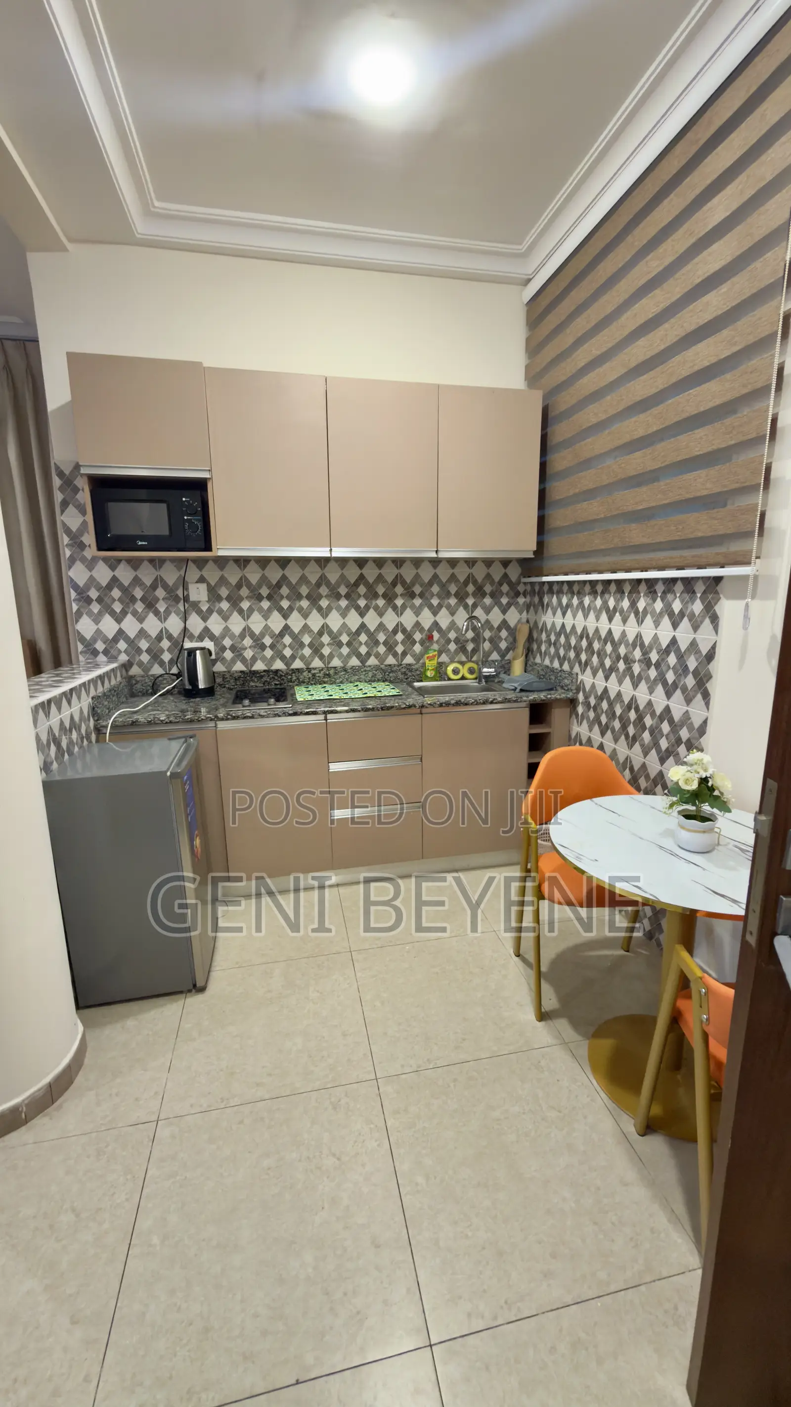 Bright Queen Room With Kitchen Balcony