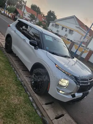 Mitsubishi Outlander SEL Launch Edition 2022 White