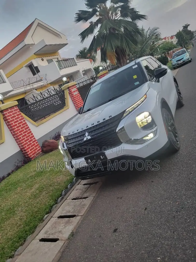 Mitsubishi Outlander SEL Launch Edition 2022 White