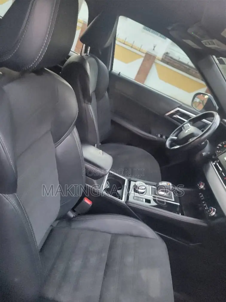 Mitsubishi Outlander SEL Launch Edition 2022 White