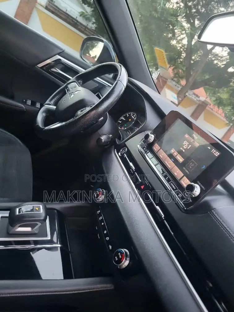 Mitsubishi Outlander SEL Launch Edition 2022 White
