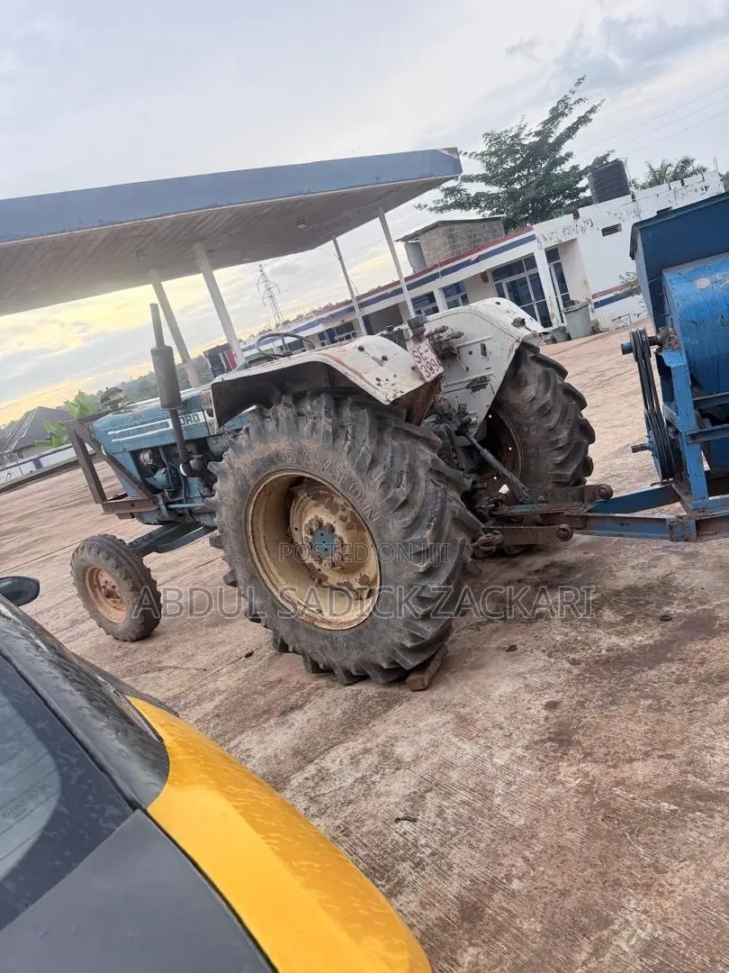 Ford Tractor 5000