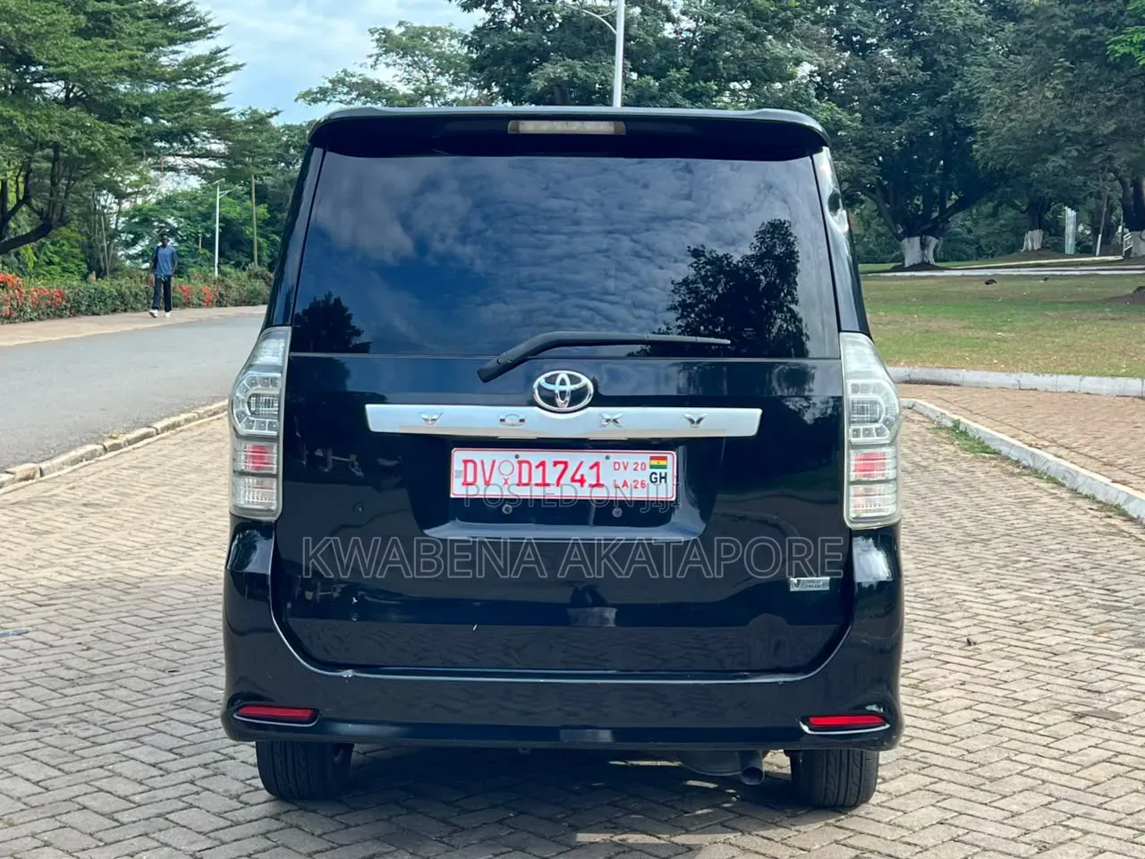 Toyota Voxy 2013 Black